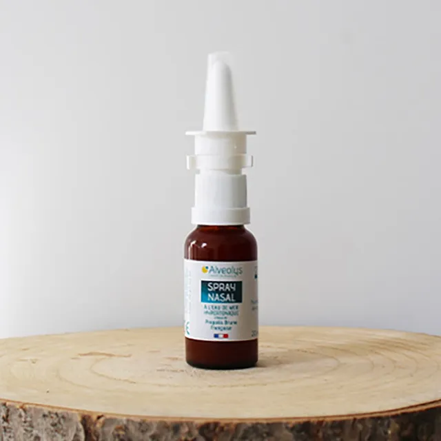 bleu-blanc-ruche-spray-nasal-propolis-eau-de-mer-hypertonique-et-propolis-brune- image 1